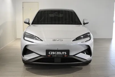 Car image 3