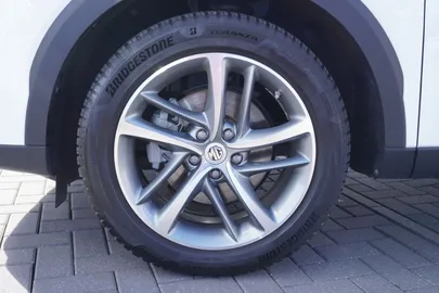 Car image 26