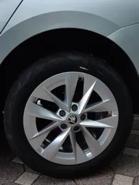 Car image 22