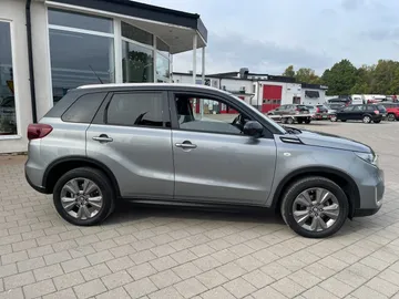 Car image 4