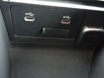Car image 30