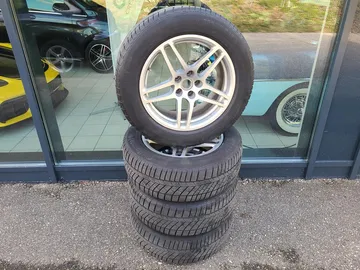 Car image 26