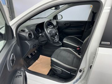 Car image 13