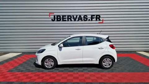Car image 4