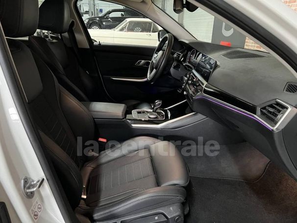 BMW 320i 135 kW image number 24