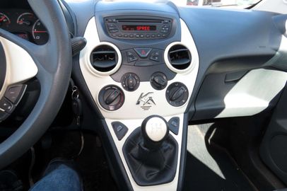 Car image 12