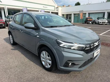 Car image 4