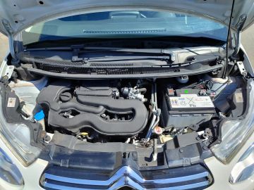 Car image 29