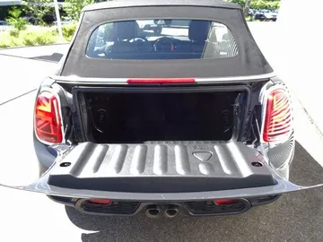 Car image 30