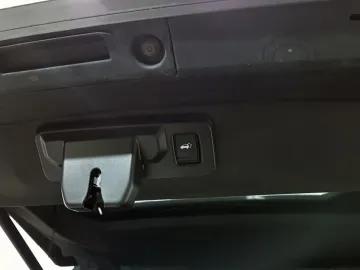 Car image 42
