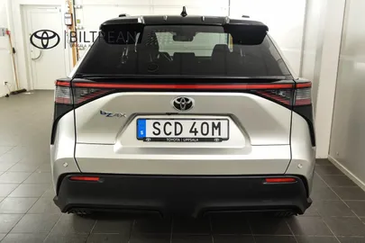 Car image 3