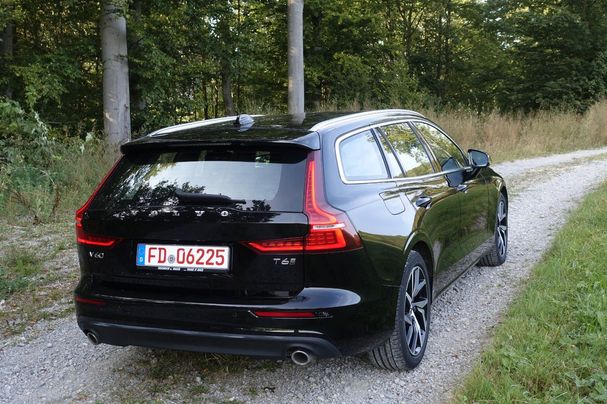 Volvo V60 T6 R AWD Momentum 251 kW image number 3