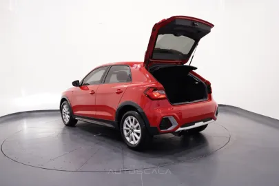Car image 30