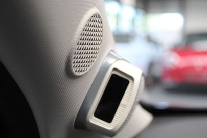 Car image 27