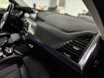 Car image 36