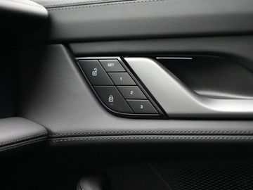 Car image 33