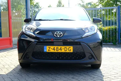 Car image 2