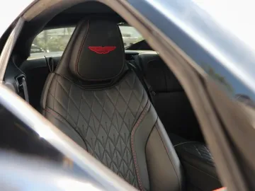Car image 20