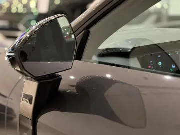 Car image 34