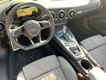 Car image 12