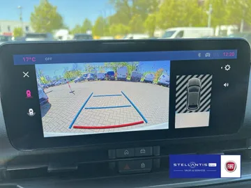 Car image 19
