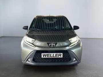 Car image 3