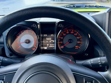 Car image 16
