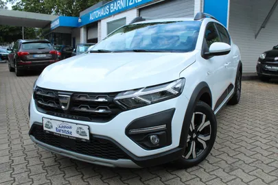 Car image 2