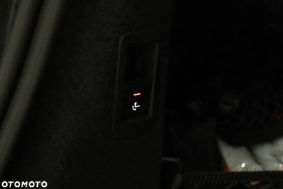 Car image 34