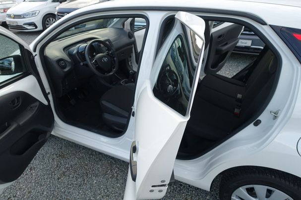 Toyota Aygo X 1.0 53 kW image number 9