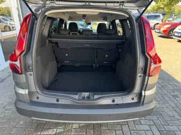 Car image 28
