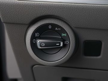 Car image 32