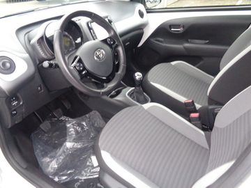 Car image 11