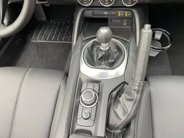 Car image 25