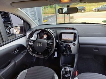 Car image 14