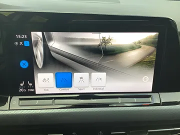 Car image 26