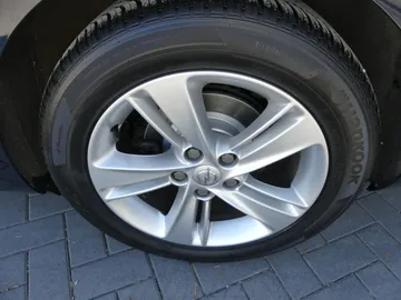 Car image 24