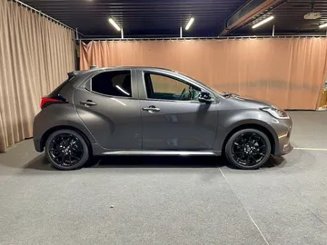 Car image 4