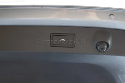 Car image 36