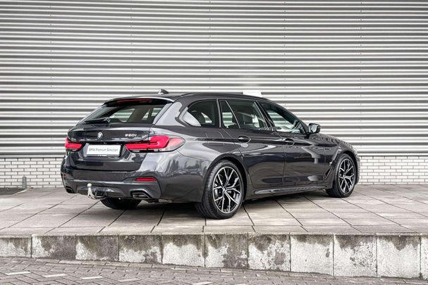 BMW 520i Touring 135 kW image number 2