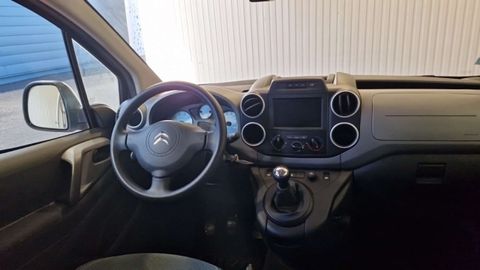 Car image 11