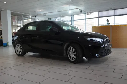 Car image 4