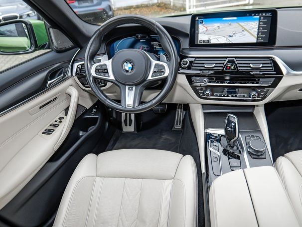 BMW 530 Touring xDrive 215 kW image number 14