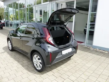 Car image 23