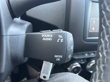 Car image 34