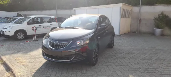 Car image 1