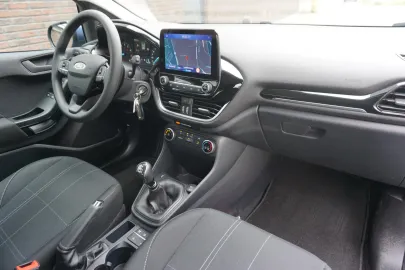 Car image 30