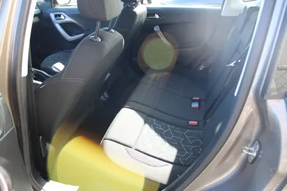 Car image 24