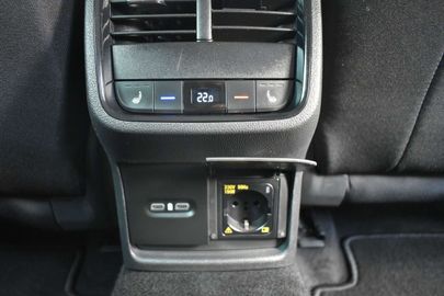 Car image 33