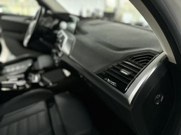 Car image 38